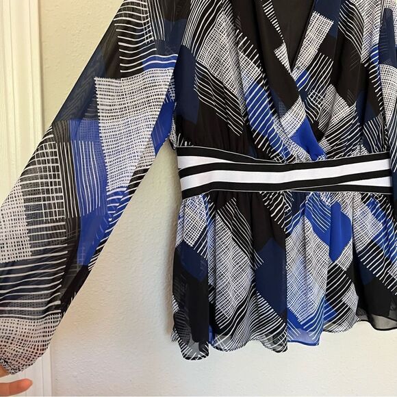 LANE BRYANT V-neck Long Sheer Sleeve Blouse Size 18/20 - Picture 3 of 7